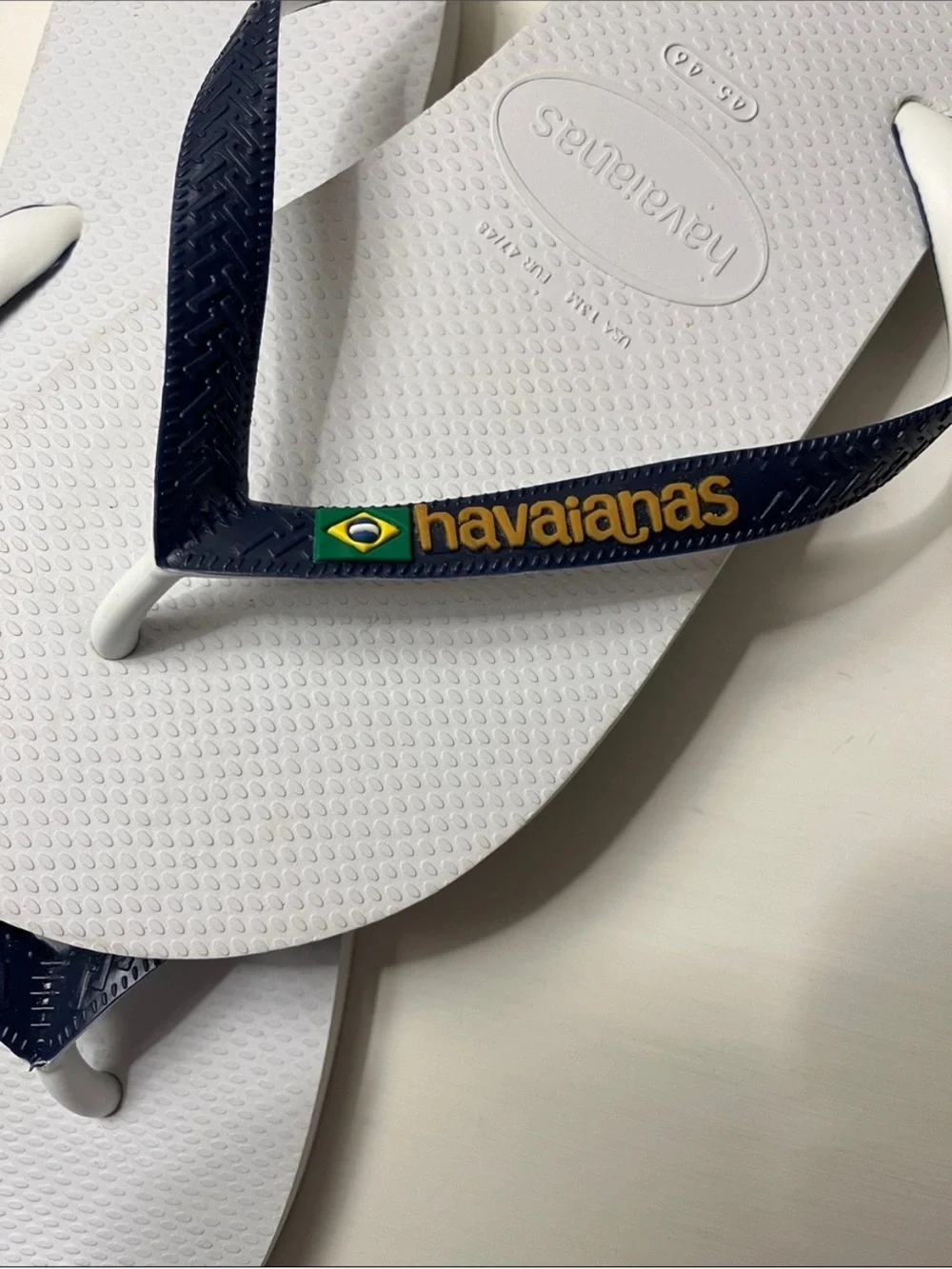 Men’s white with Navy Havaiana plop flops with Brazil flag